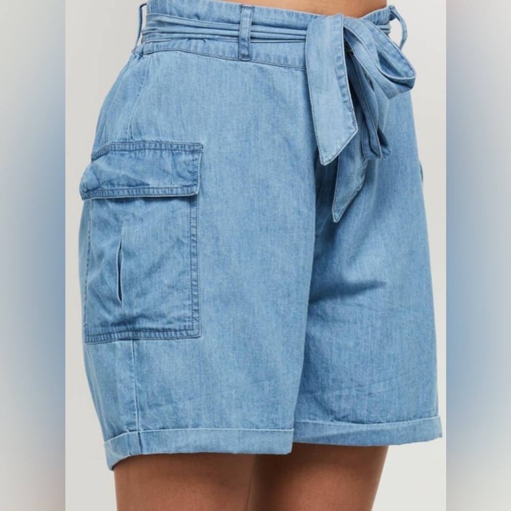 Blue Cargo Shorts with‎ Relaxed Fit and Mid-Thigh Length size 28 NWT - Picture 3 of 8